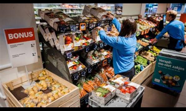 Aldi doet prijsbeloften aan elke Britse klant, omdat klanten met stijgende kosten te maken krijgen