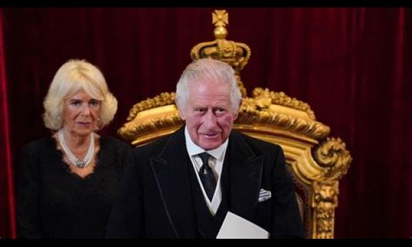 De beste opamomenten van koning Charles: weelderig Wendy-huis en emotioneel weerzien