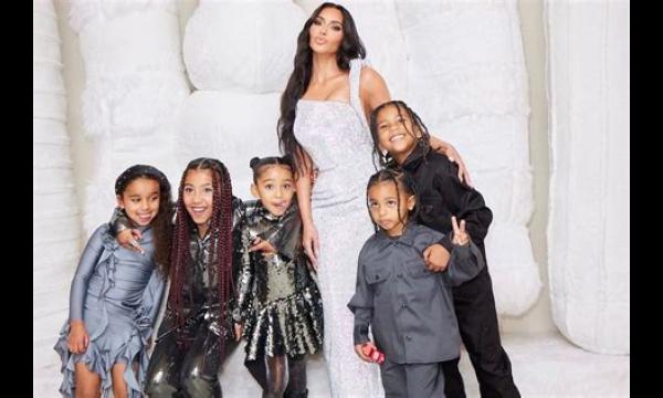 De kinderen van Kim Kardashian worden gek van zelfisolatie tijdens de uitbraak van het coronavirus