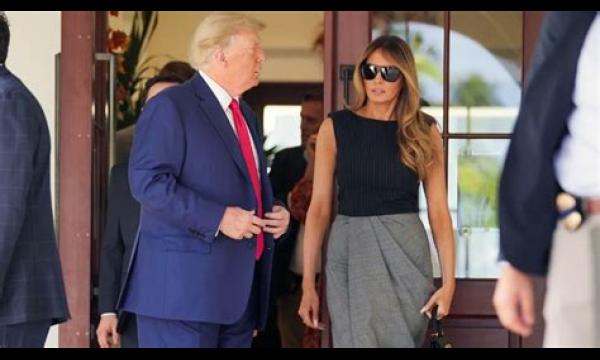 Donald Trump vroeg Melania om in bikini rond Mar-a-Lago te paraderen, beweert miljardair