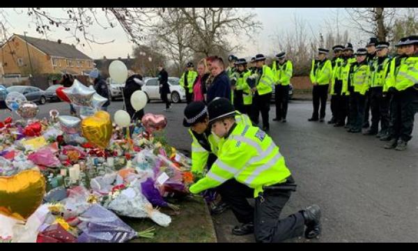 Een 14-jarige tiener sterft na een brute steekpartij in het treinstation van Glasgow