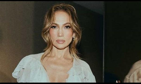 Jennifer Lopez blijft ‘kalm’ terwijl Ben Affleck een ‘dramatische vertoon van frustratie’ laat zien