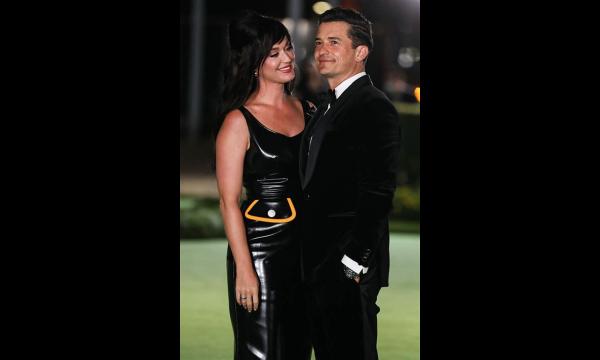 Katy Perry en Orlando Bloom transformeren in buitenaardse wezens voor een buitenaardse date-avond