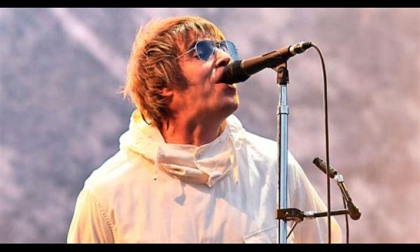 Liam Gallagher plaagt solo-pensioen nadat ‘broer hem smeekt om Oasis te hervormen’