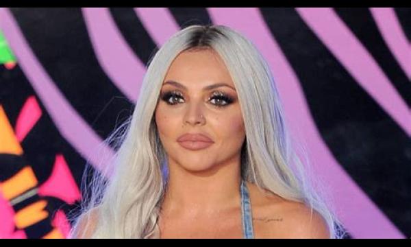 Little Mix negeert de solo-waanzin van Jesy Nelson om eigen muziek te promoten bij een trio