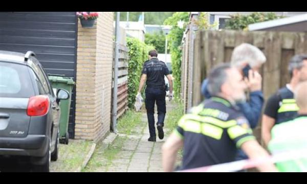 Man en vrouw neergeschoten in huis terwijl gewapende politie riep naar incident nabij caravanpark