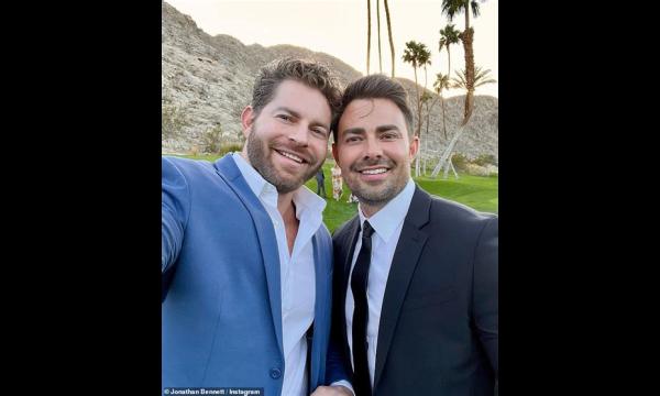 Mean Girls' Jonathan Bennett trouwt met Jaymes Vaughan tijdens een zoete ceremonie in Mexico