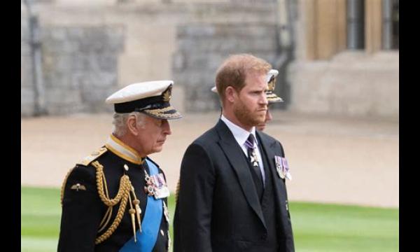 Prins Harry gebruikt hetzelfde zoete eerbetoon voor Meghan Markle als koning Charles voor Camilla