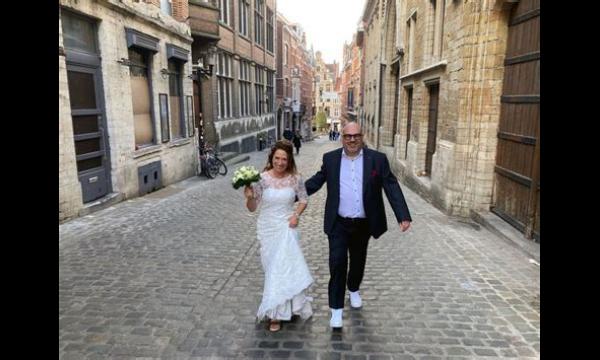 Terminaal zieke man trouwt met vrouw tijdens een wervelende bruiloft gepland in minder dan 24 uur